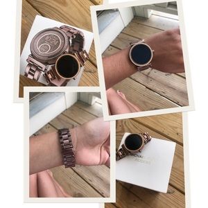 Michael Kors Sofie smartwatch in color sable